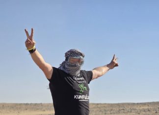 Jurnjava egipatskom pustinjom u stilu Mad Maxa